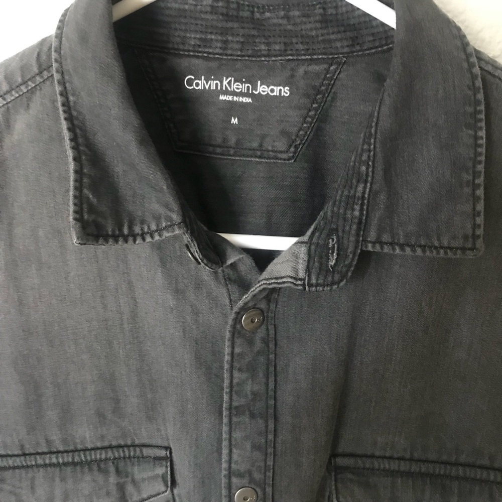 Men’s Calvin Klein button up. Size Medium